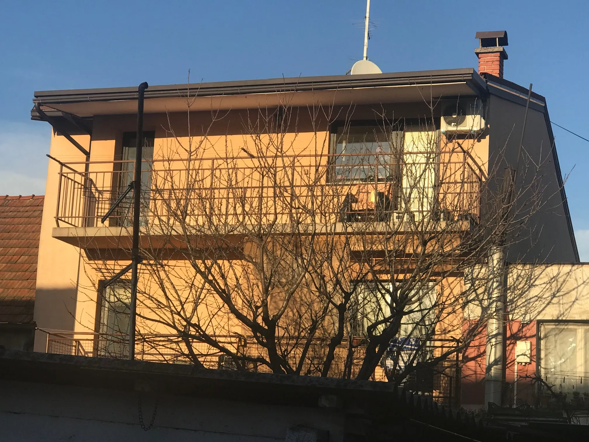 kuća s dvorištem - slika 4
