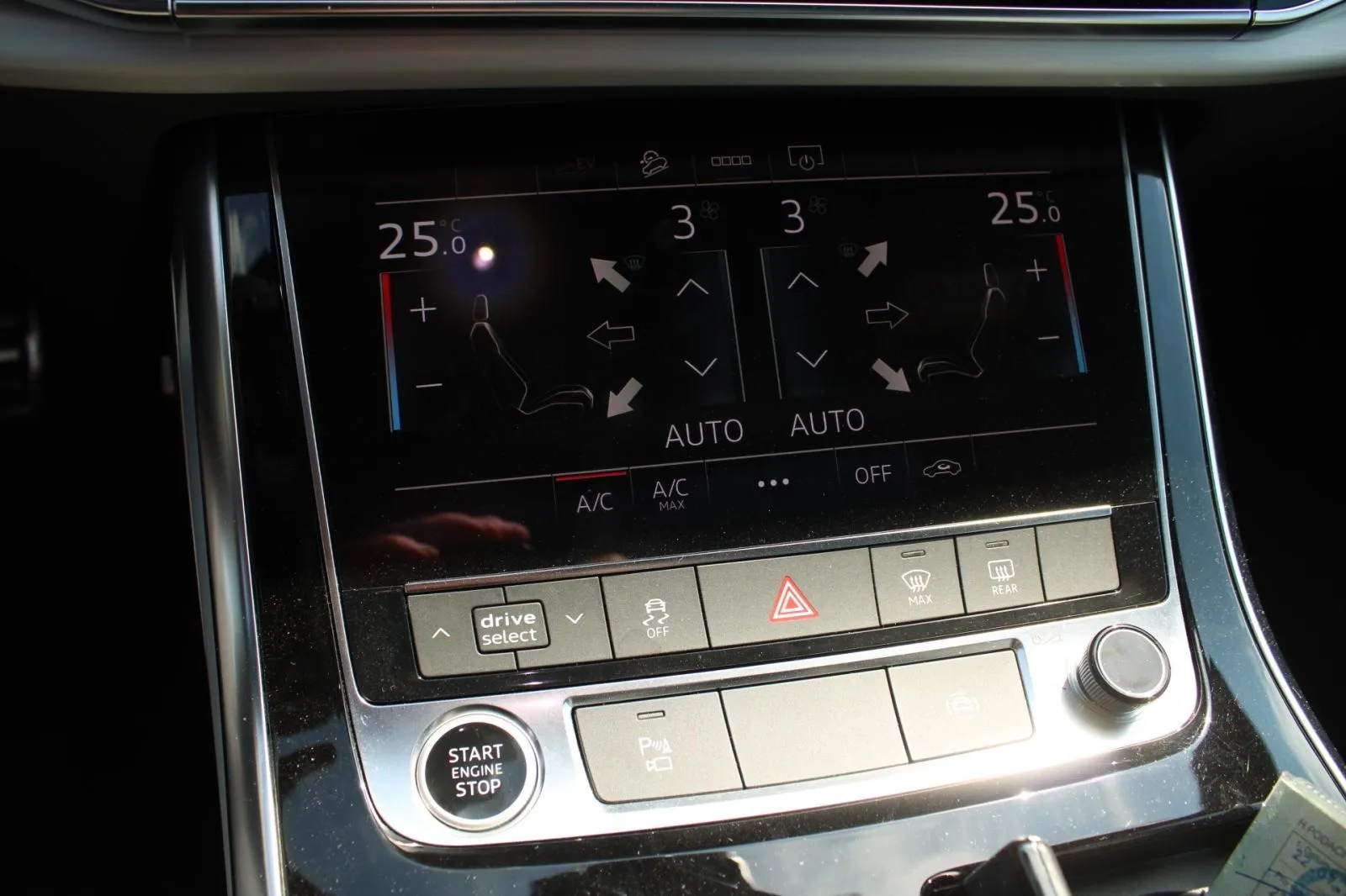 audi q8 55 tfsi quattro s-line *panorama,led,navigacija,kamera* - slika 22