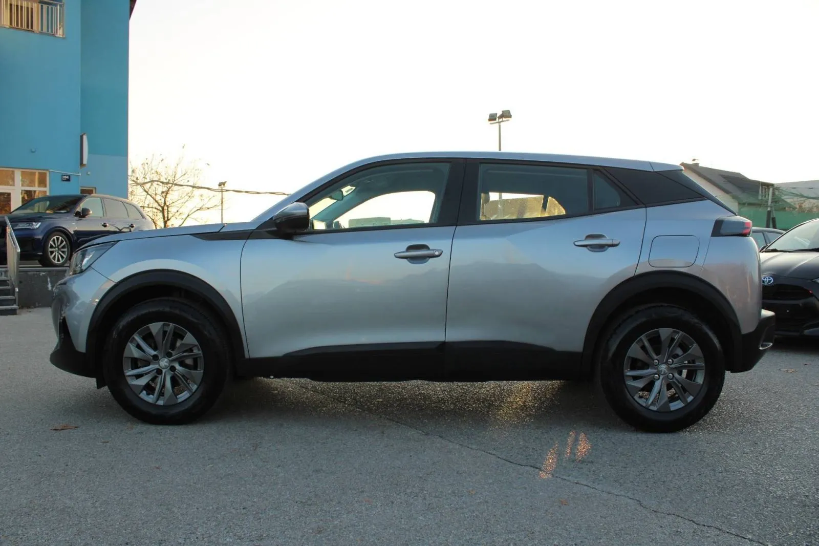 peugeot 2008 1.2 puretech automatik *led, navigacija* - slika 8