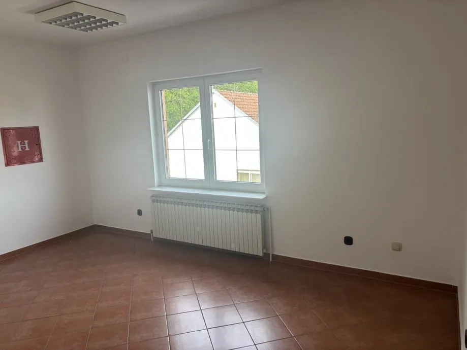 poslovni prostor: višnjevac, uredski, 22 m2, 1.kat - slika 2