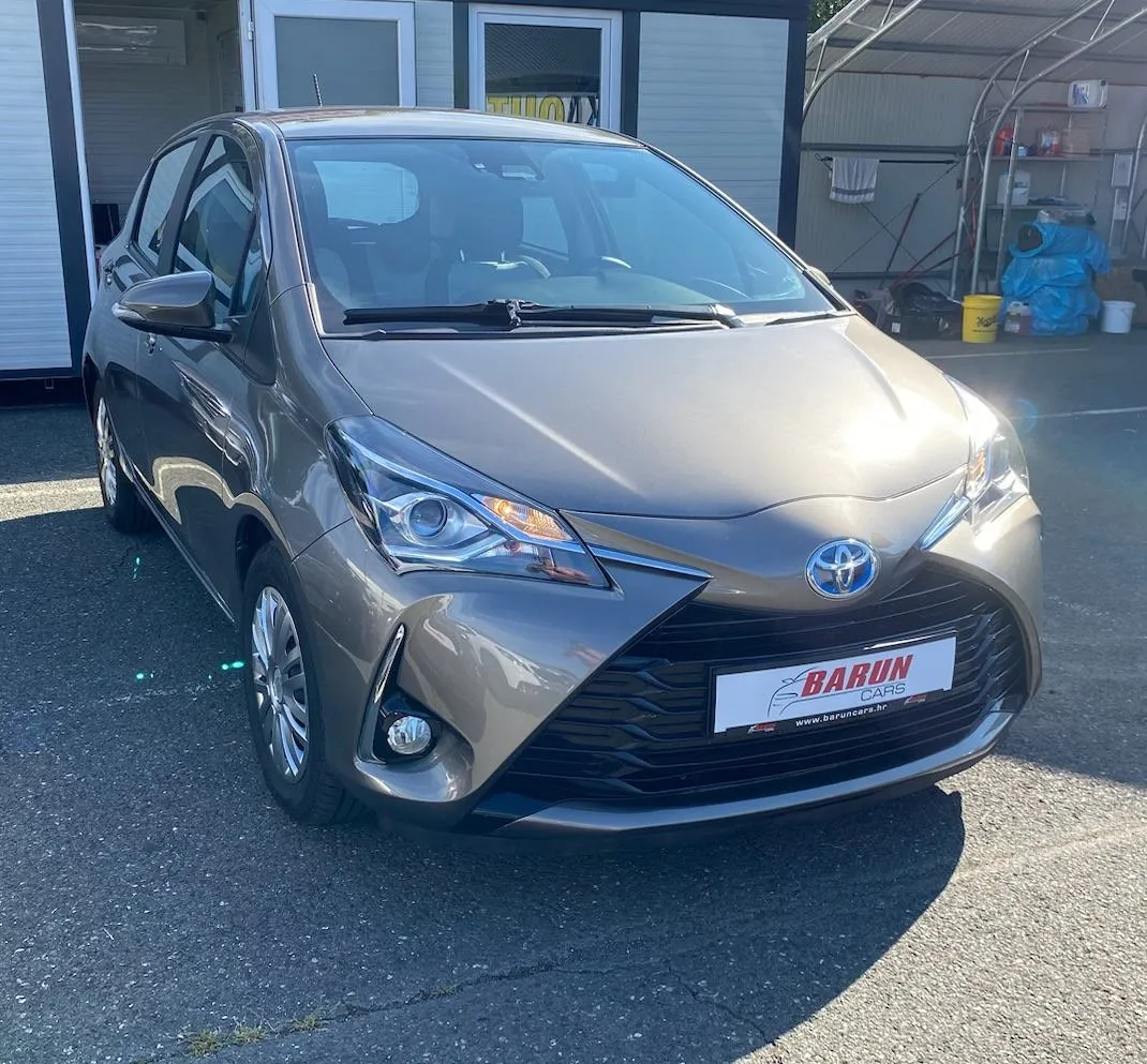 toyota yaris hybrid , 2 godine jamstva,registriran,nove gume - slika 3