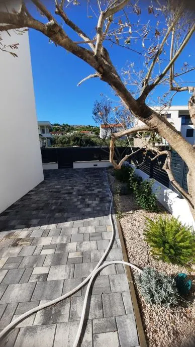 !!stan sa vrtom : murter, 78.00 m2, novogradnja (prodaja) - slika 14
