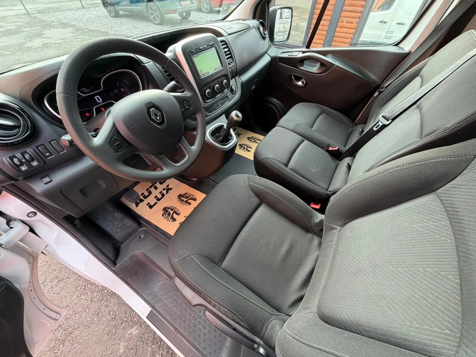 renault trafic 2.0 dci 120 •2021•kamera•l2h1•leasingbezučešća - slika 9