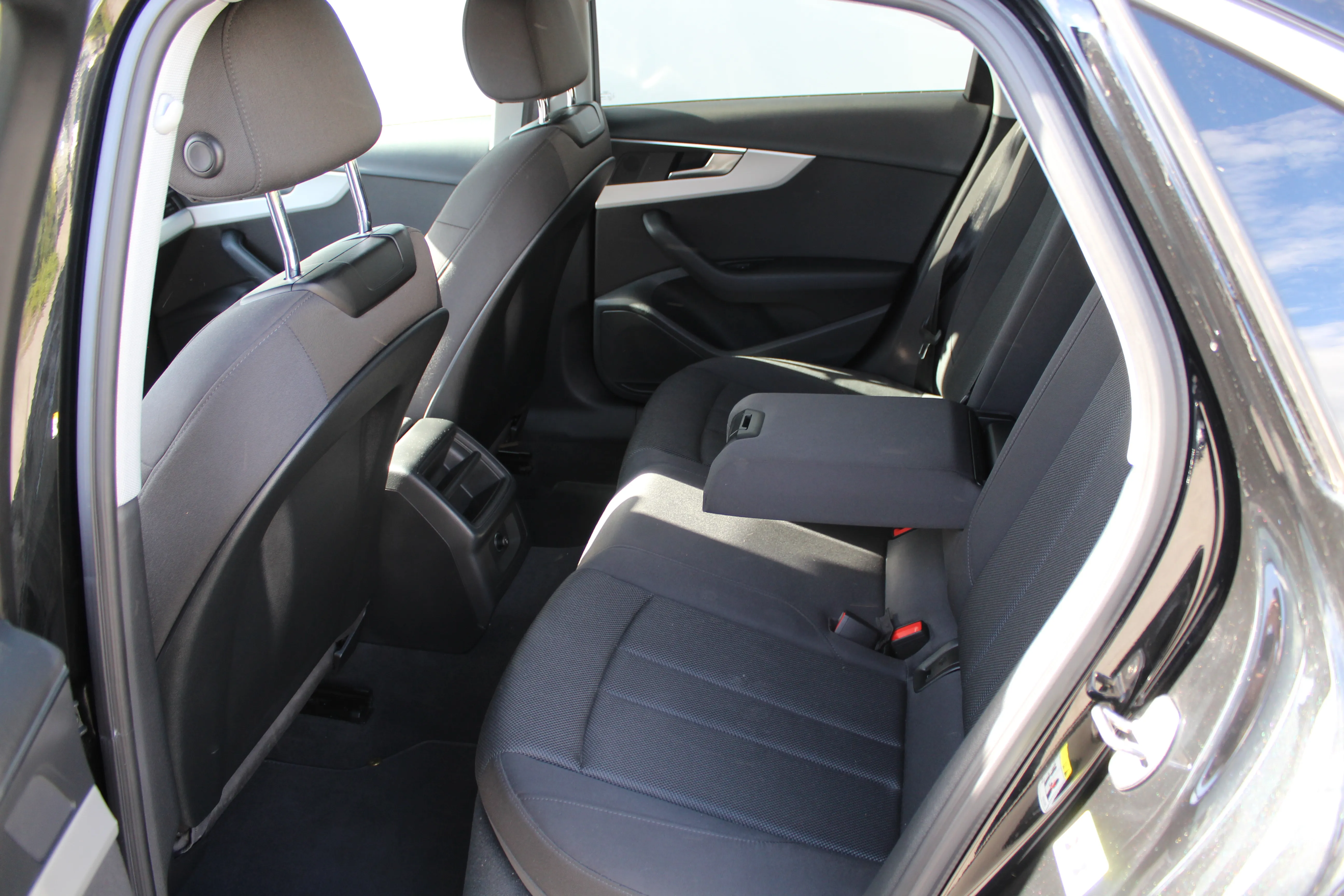 13220 audi a4 30tdi s tr advanced+ - slika 11