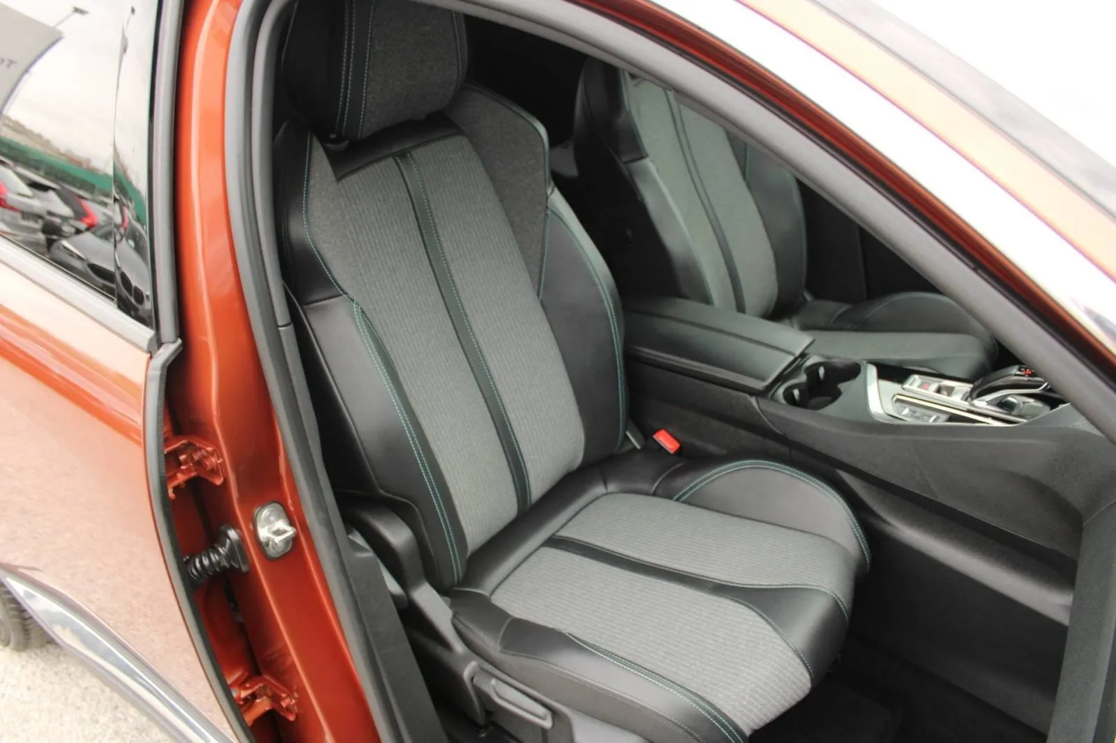 peugeot 5008 1.2 puretech automatik allure *7 sjedala, led, navigacija - slika 21