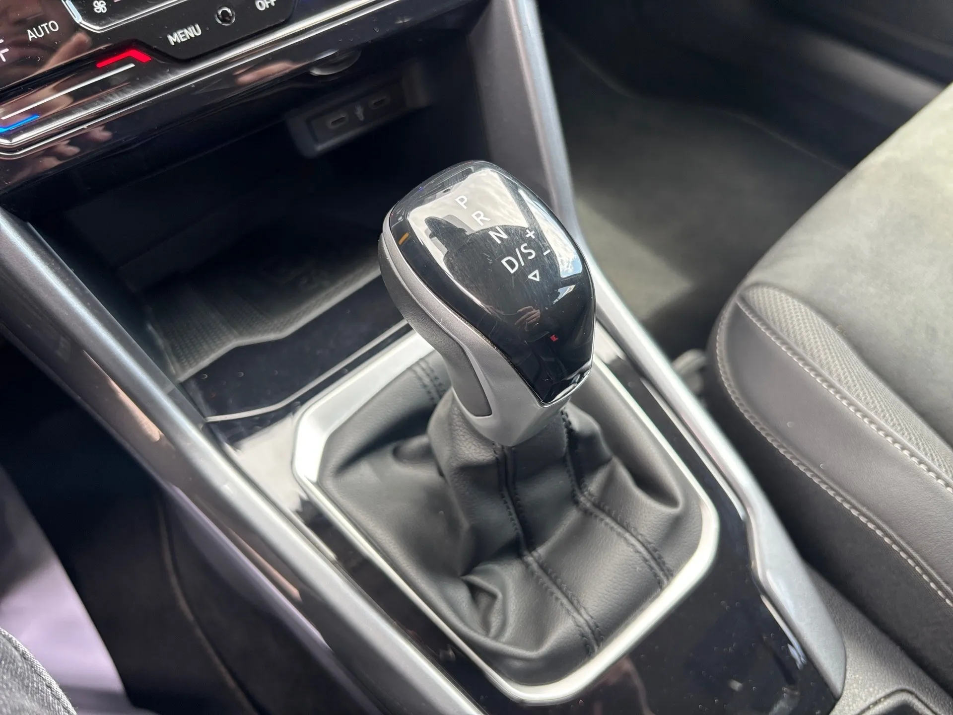 volkswagen t-roc style 2.0 tdi 110kw dsg - slika 15