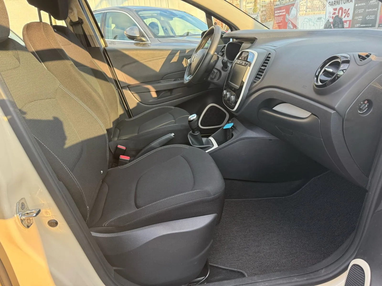 renault captur 0.9 tce, navi, klima, 4x garancija!!! - slika 11