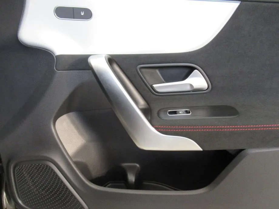 mercedes-benz cla 250 e amg line - slika 6