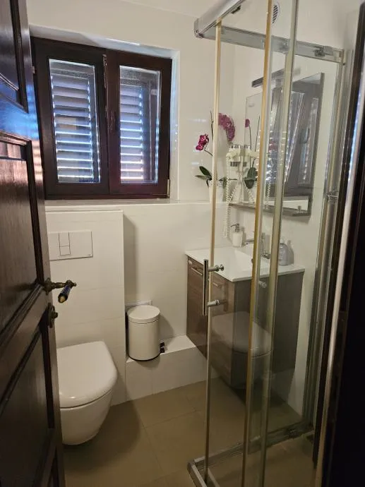 dugoročno! dvosoban stan: kaštel stari, 65.00 m2 (iznajmljivanje) - slika 4