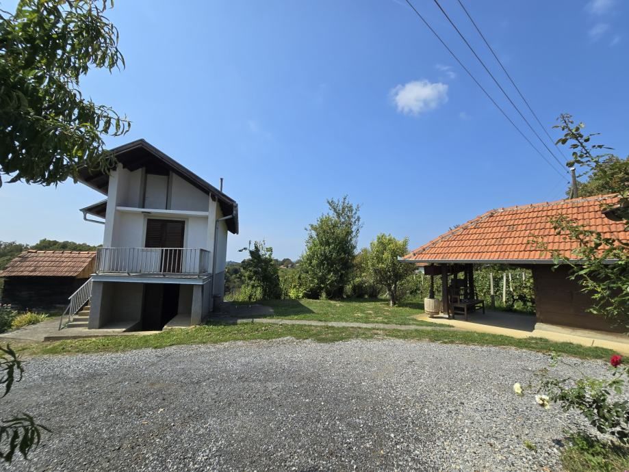 zlatar - klet s dva gospodarska objekta - slika 3