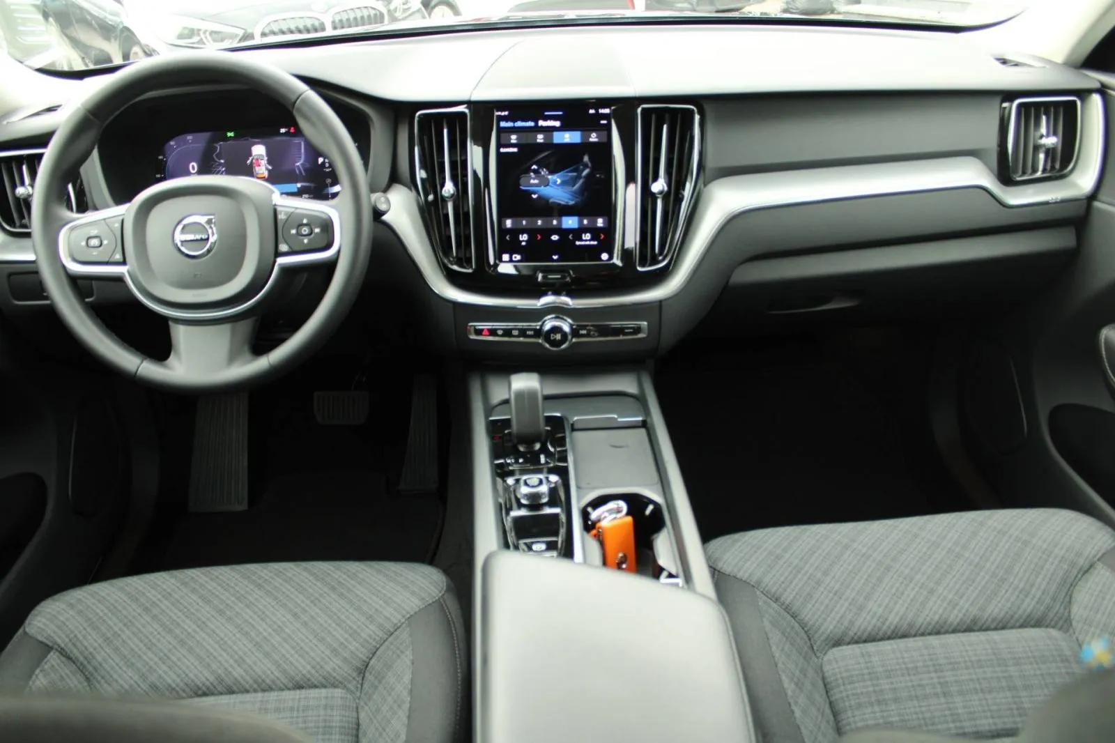 volvo xc60 b4 2.0d automatik *led, navigacija, kamera* - slika 14