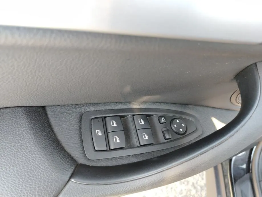 bmw x1 sdrive18d - slika 19
