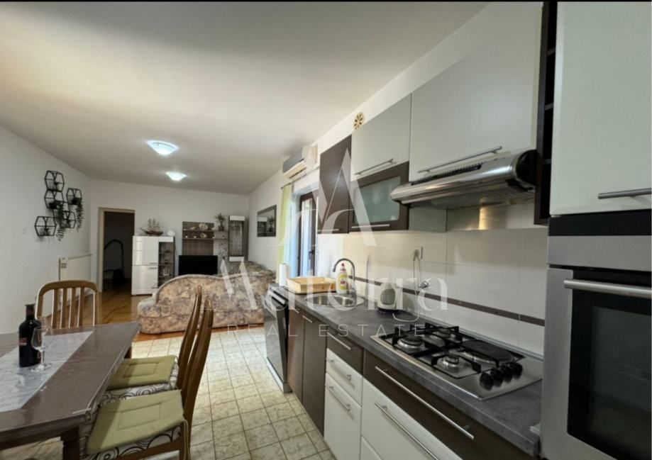 murter, 2-soban stan - 76,98 m2 sa terasom, parking, 400m od centra - slika 11