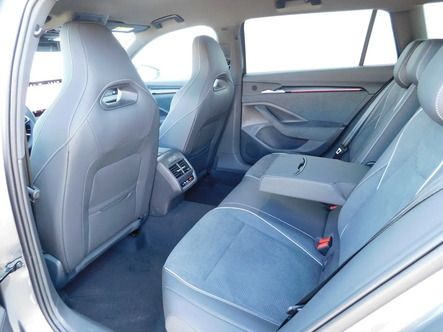12510 škoda superb combi sport.plus 1.5 tsi dsg phev - slika 11