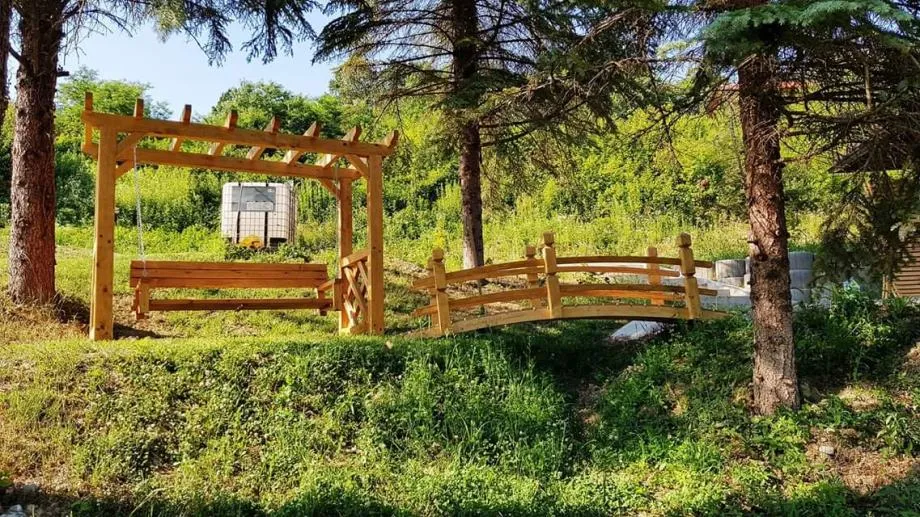 drvena ljuljačka s pergolom – čvrstoća, udobnost i prirodni ugođaj - slika 2