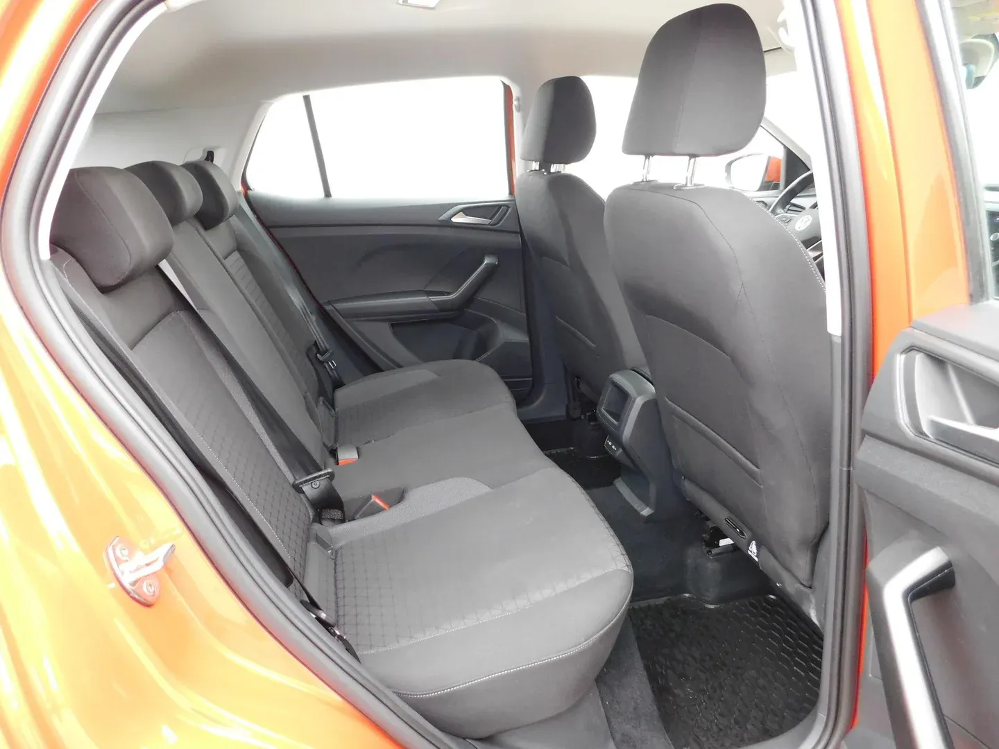 09180 volkswagen t-cross 1.0 tsi life - slika 13