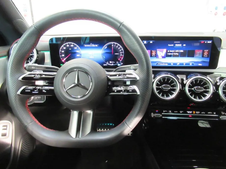 mercedes-benz cla 250 e amg line - slika 7