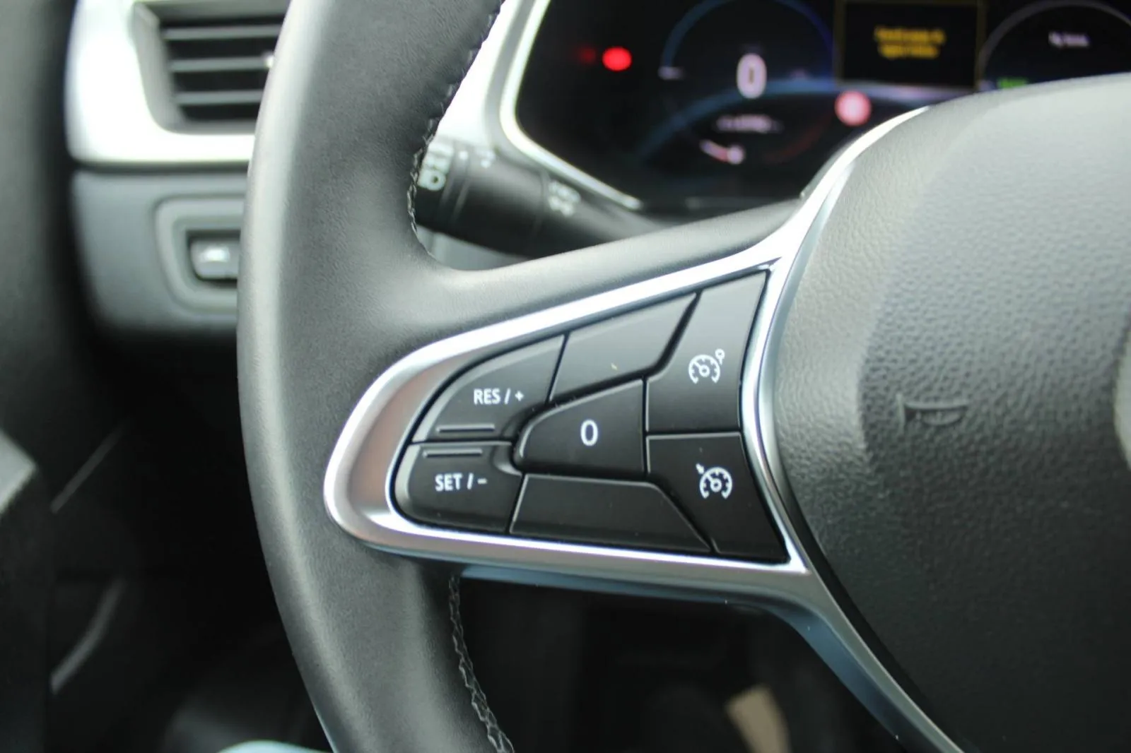 renault captur 1.6 e-tech intens automatik *led, navigacija* - slika 15