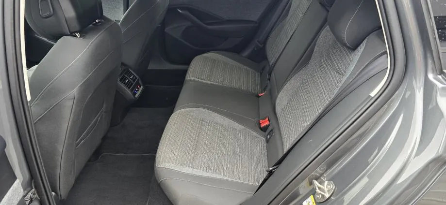 škoda superb combi 2,0 tdi dsg - 2025 - 15.000km - novo - reg 1 god !! - slika 11