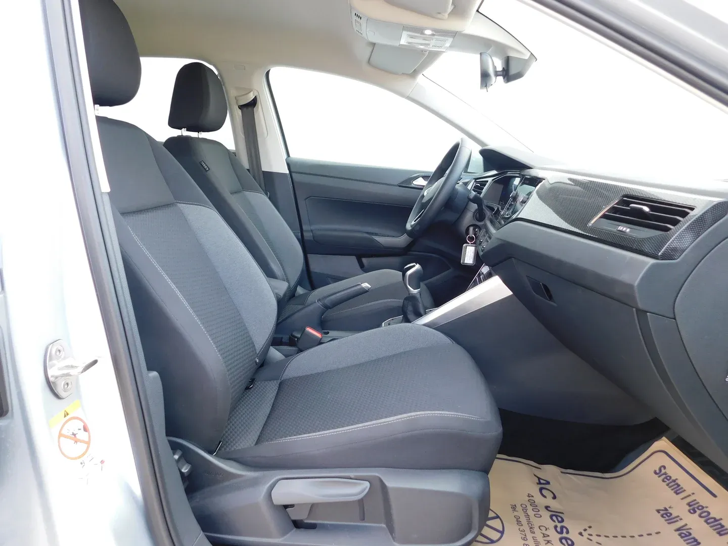 10527 volkswagen taigo 1.0 tsi life - slika 12