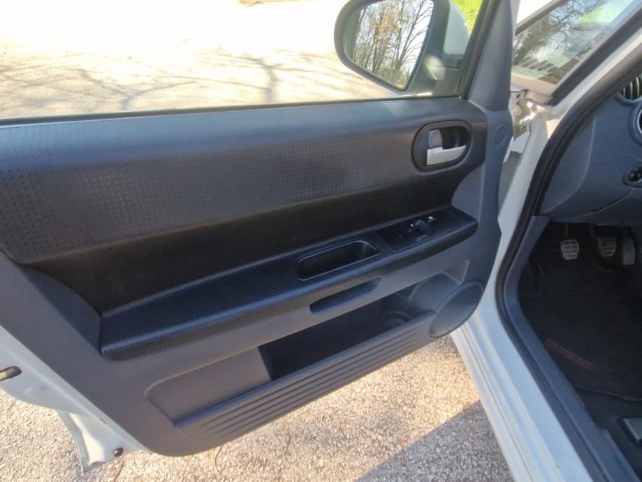 mitsubishi colt 1,3 motion pocinčan 1 vl.1 lak nov kartice do 36 mj - slika 3