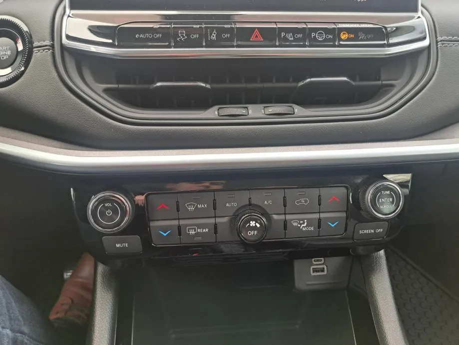 jeep compass 1.5 e-hybrid 130 dct fwd altitude - slika 14