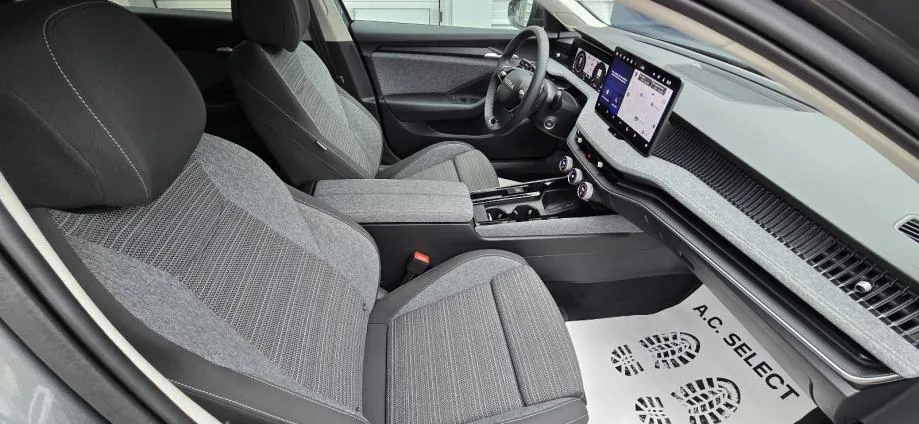 škoda superb combi 2,0 tdi dsg - 2025 - 15.000km - novo - reg 1 god !! - slika 9