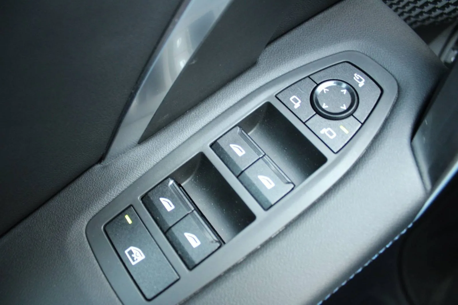 bmw x1 xdrive 23i m-paket automatik *led, navigacija, kamera* - slika 16