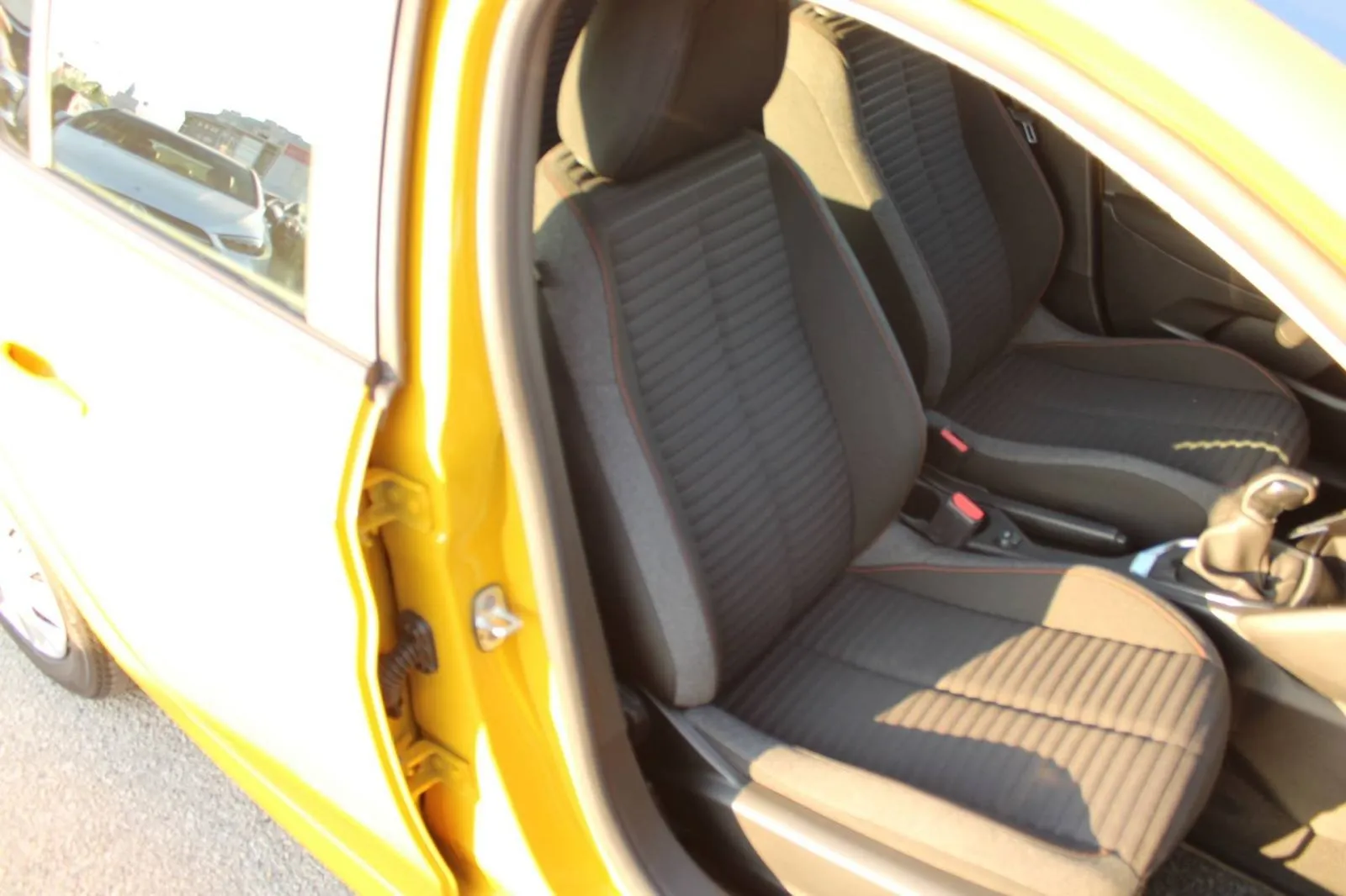 peugeot 208 1.2 puretech - slika 11