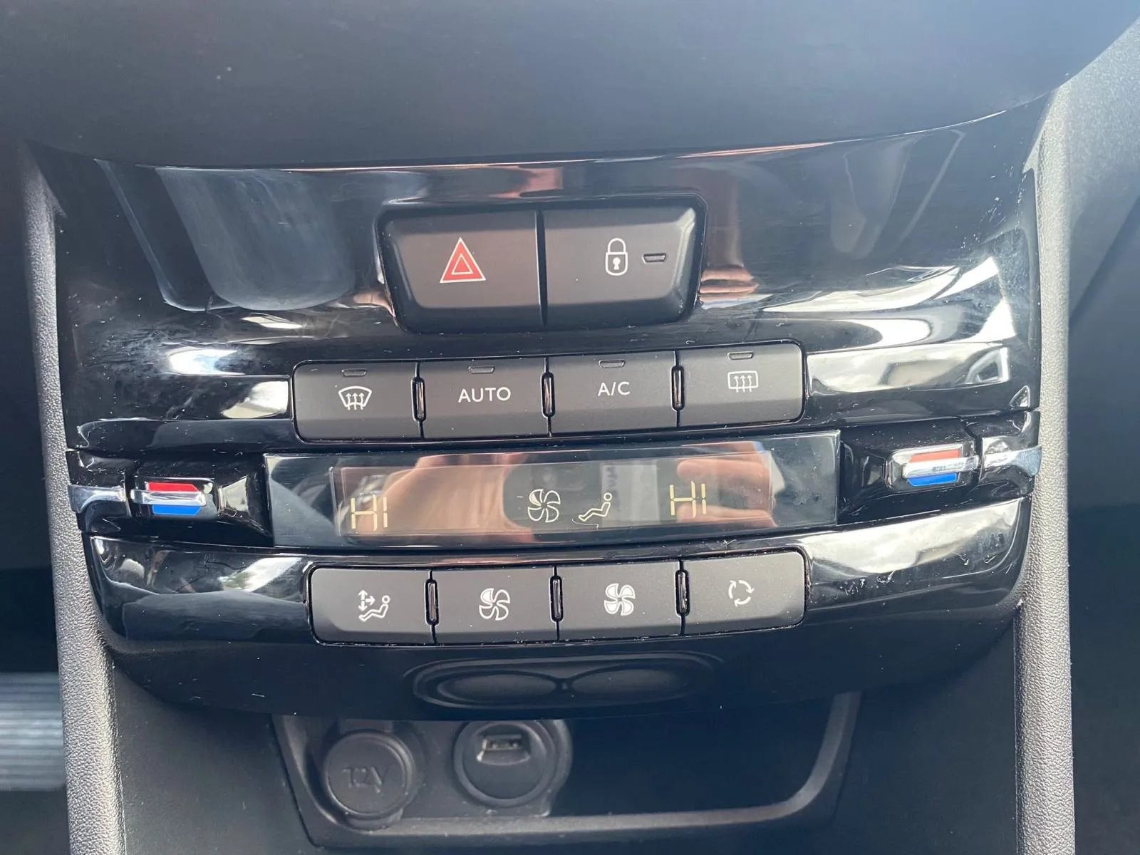 peugeot 2008 1,2 puretech automatik, navi, tempomat, 4x garancija!!! - slika 11