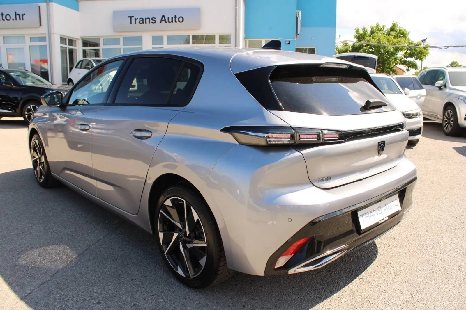 peugeot 308 1.2 puretech allure *led, navigacija, kamera* - slika 10