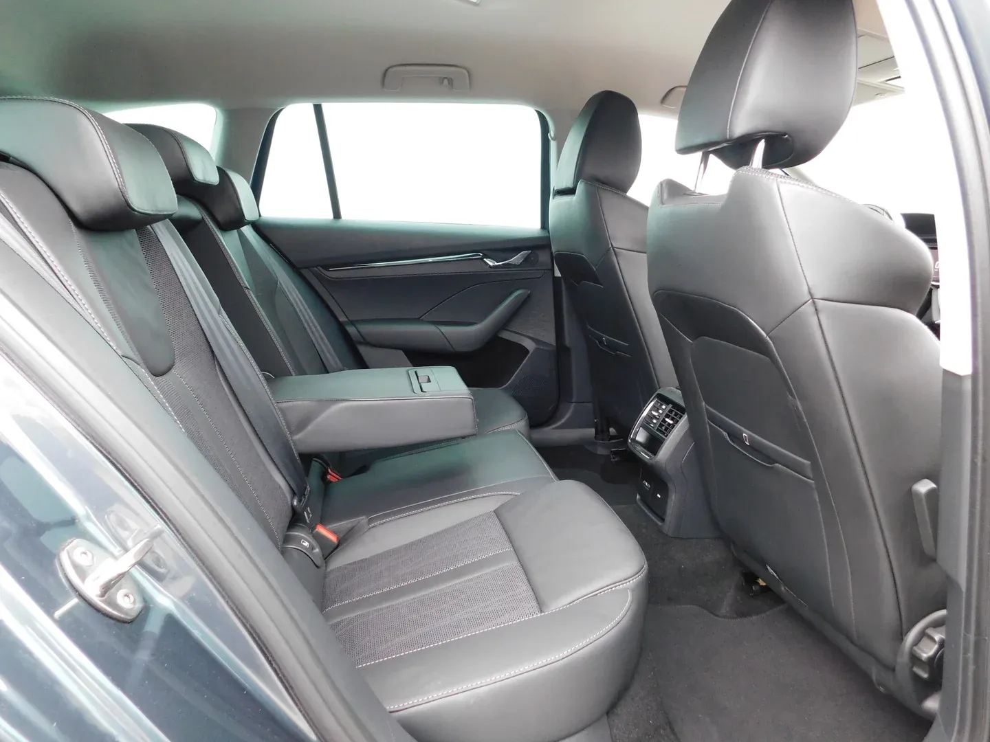 12856 škoda octavia combi ambition 2.0 tdi - slika 13