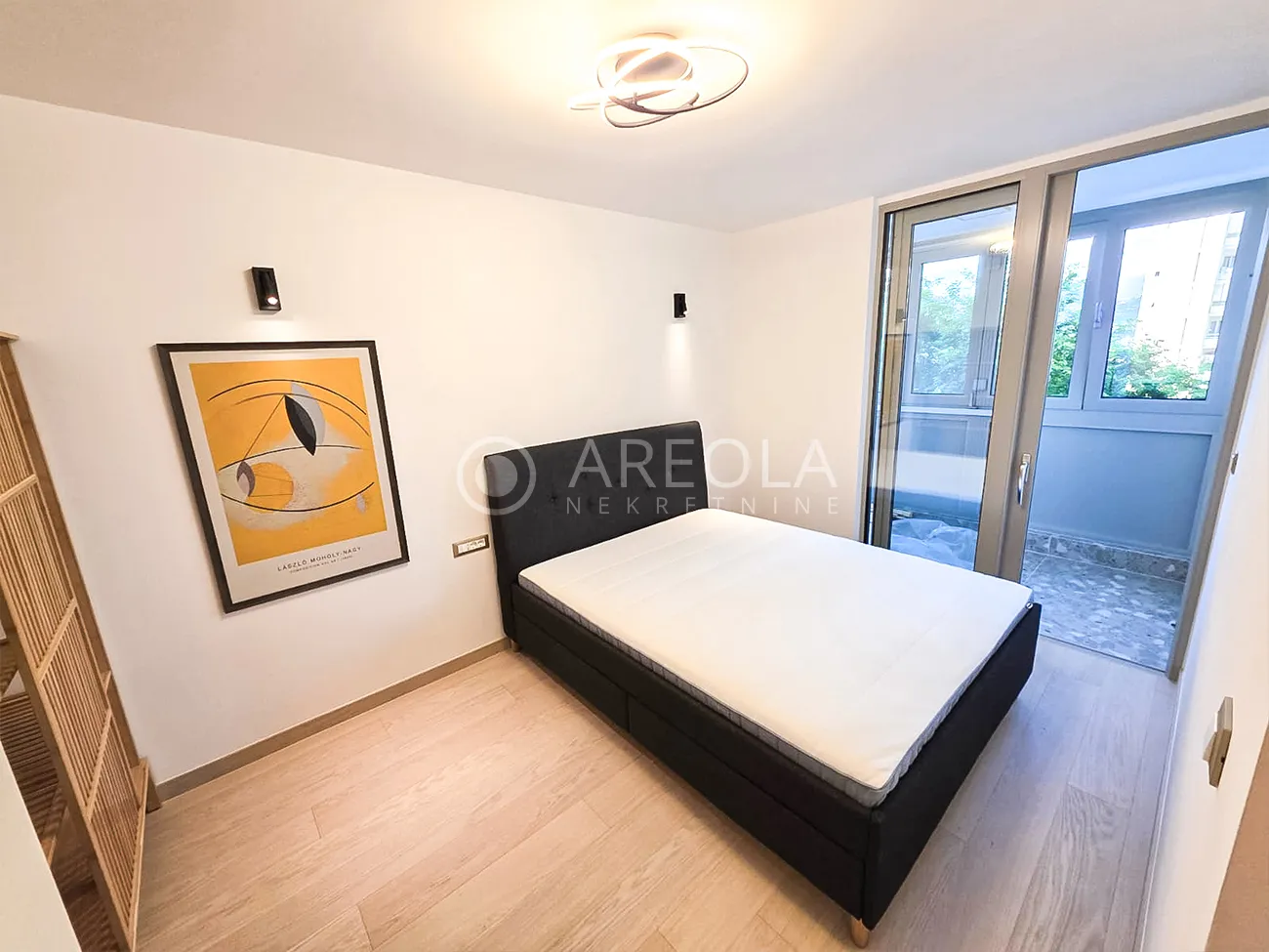 split, pujanke – trosoban stan s 3 lođe, renoviran i novo namješten! - slika 12