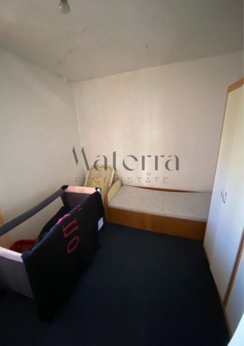 murter, samostojeća kuća sa 2 stana,parcela 558m2, frekventna lokacija - slika 5