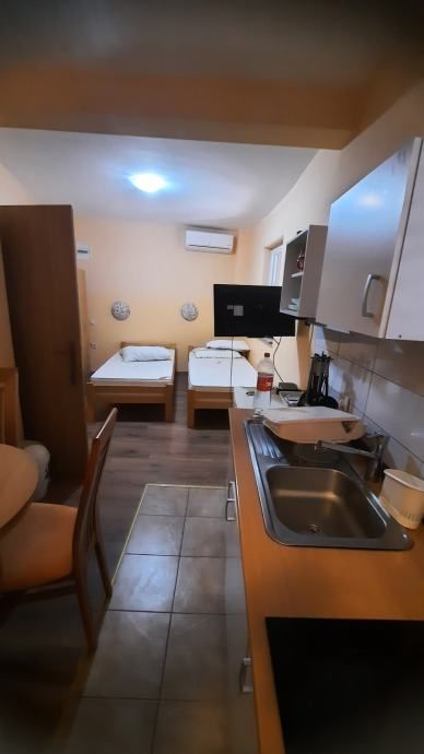 !!kuća sa 6 apartmana 25 metara od mora!! (prodaja) - slika 20
