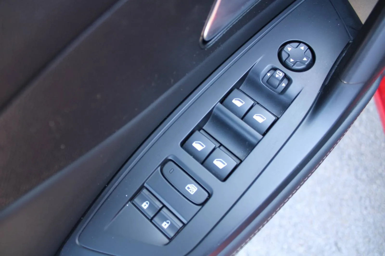 peugeot 308 1.2 puretech automatik allure *led, navigacija, kamera* - slika 14