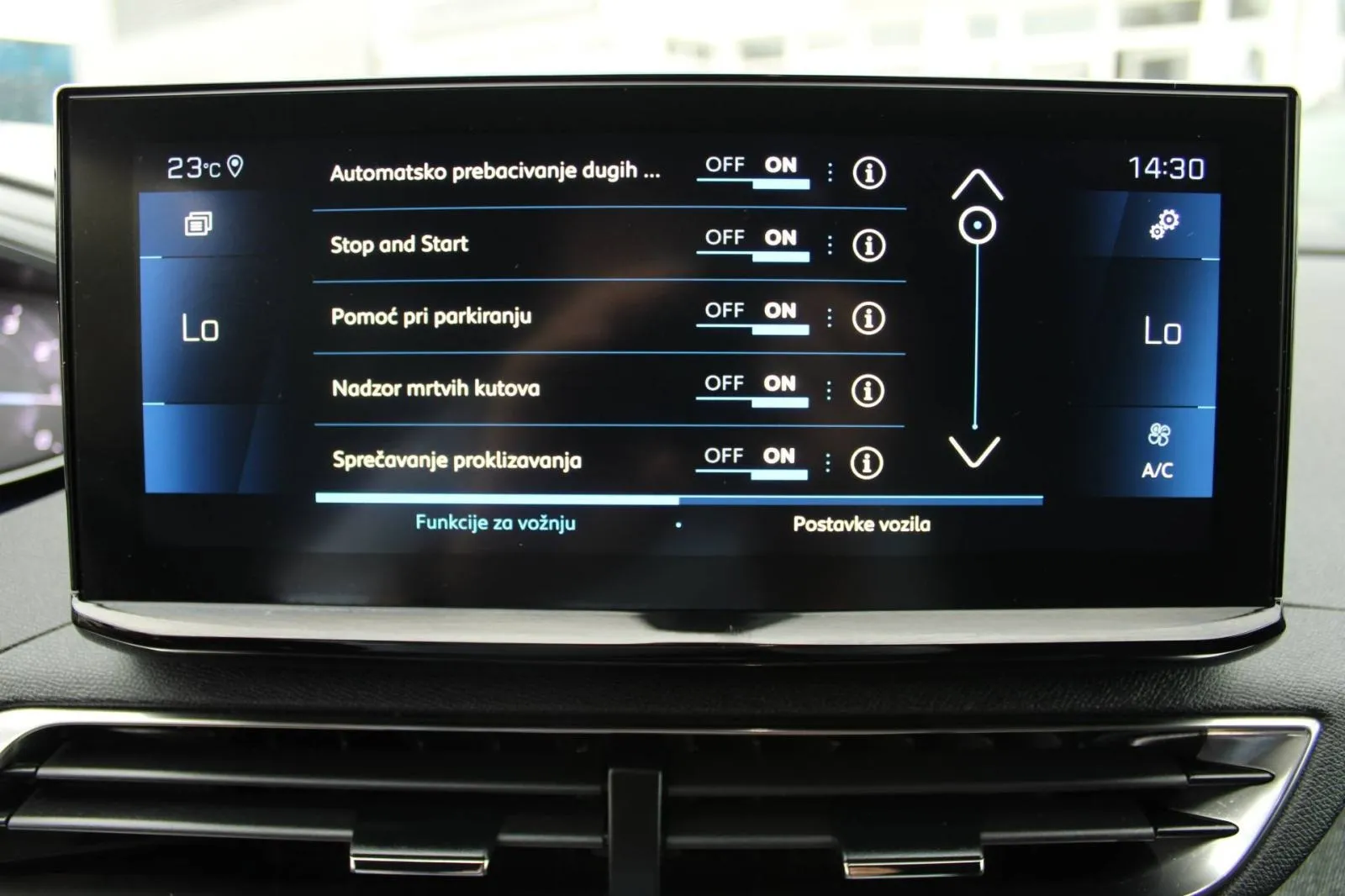 peugeot 5008 1.2 puretech automatik allure *7 sjedala, led, navigacija - slika 17
