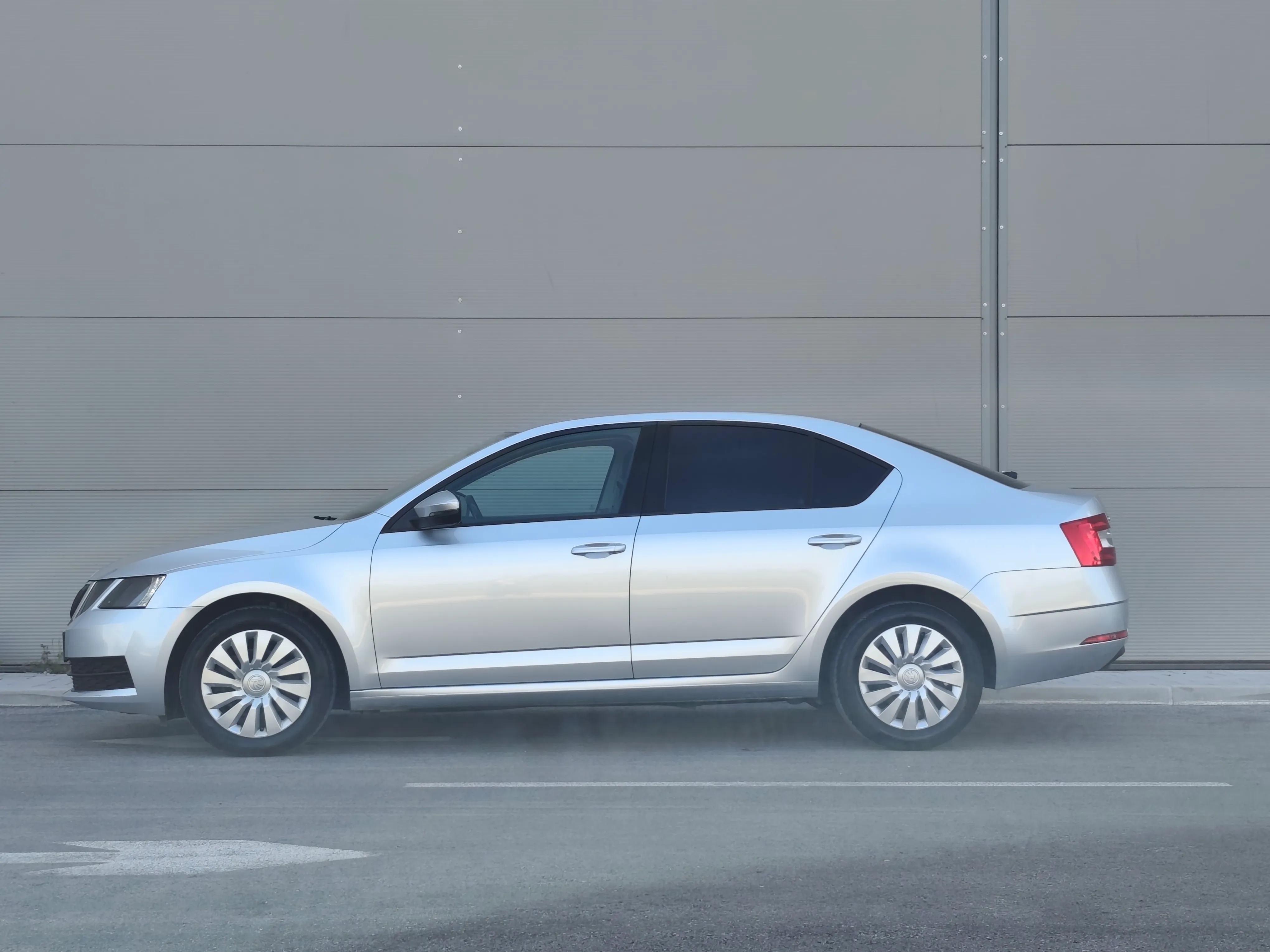 škoda octavia 1,6 tdi simply |hr auto |veliki servsi |odlično stanje - slika 4