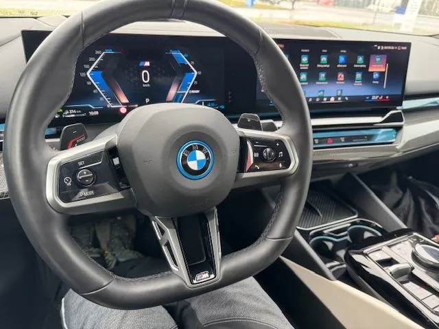 ima sve ! bmw 550e m 489ks-4x4-i-2025 proč.opis - slika 10