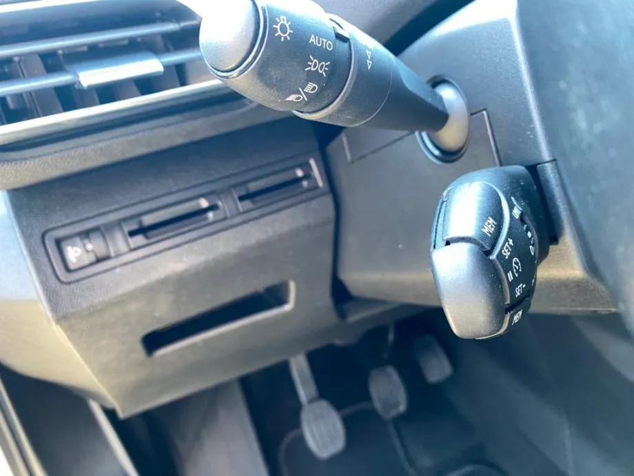 peugeot 3008 1,2 puretech active, navi, tempomat, 4x garancija! - slika 14
