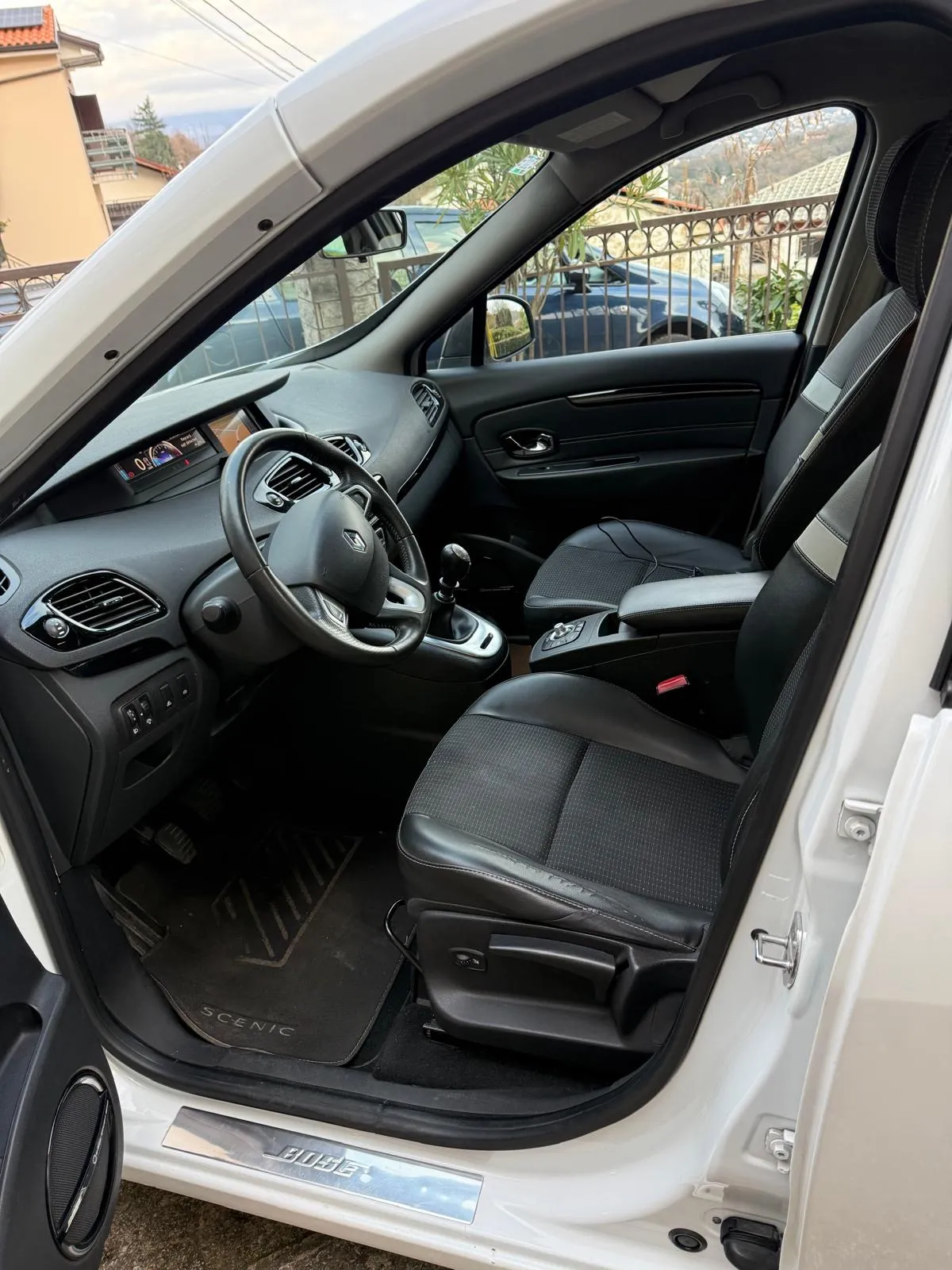 renault scenic 1.6 dci bose - slika 9