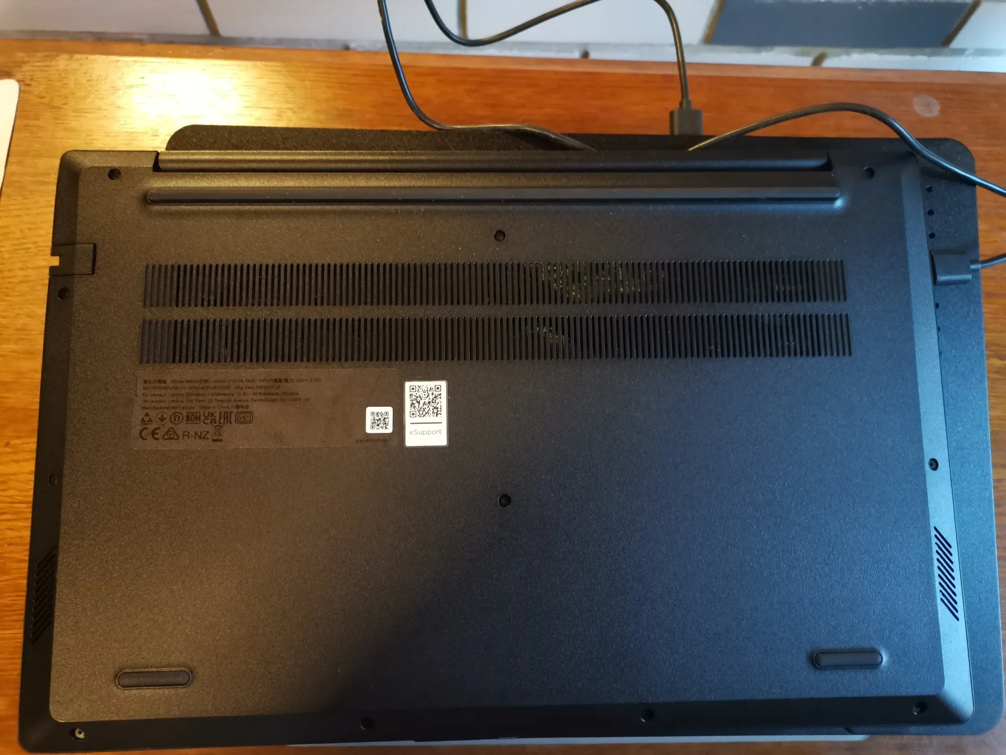 lenovo v15 g4, ryzen 5-7520u/16gb/512gb ssd/amd radeon/15.6" - slika 4