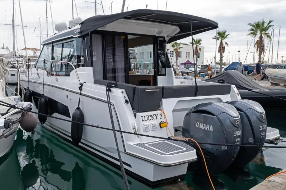 jeanneau merry fisher 1095 u dobrom stanju 2 x yamaha 300 ks - slika 3
