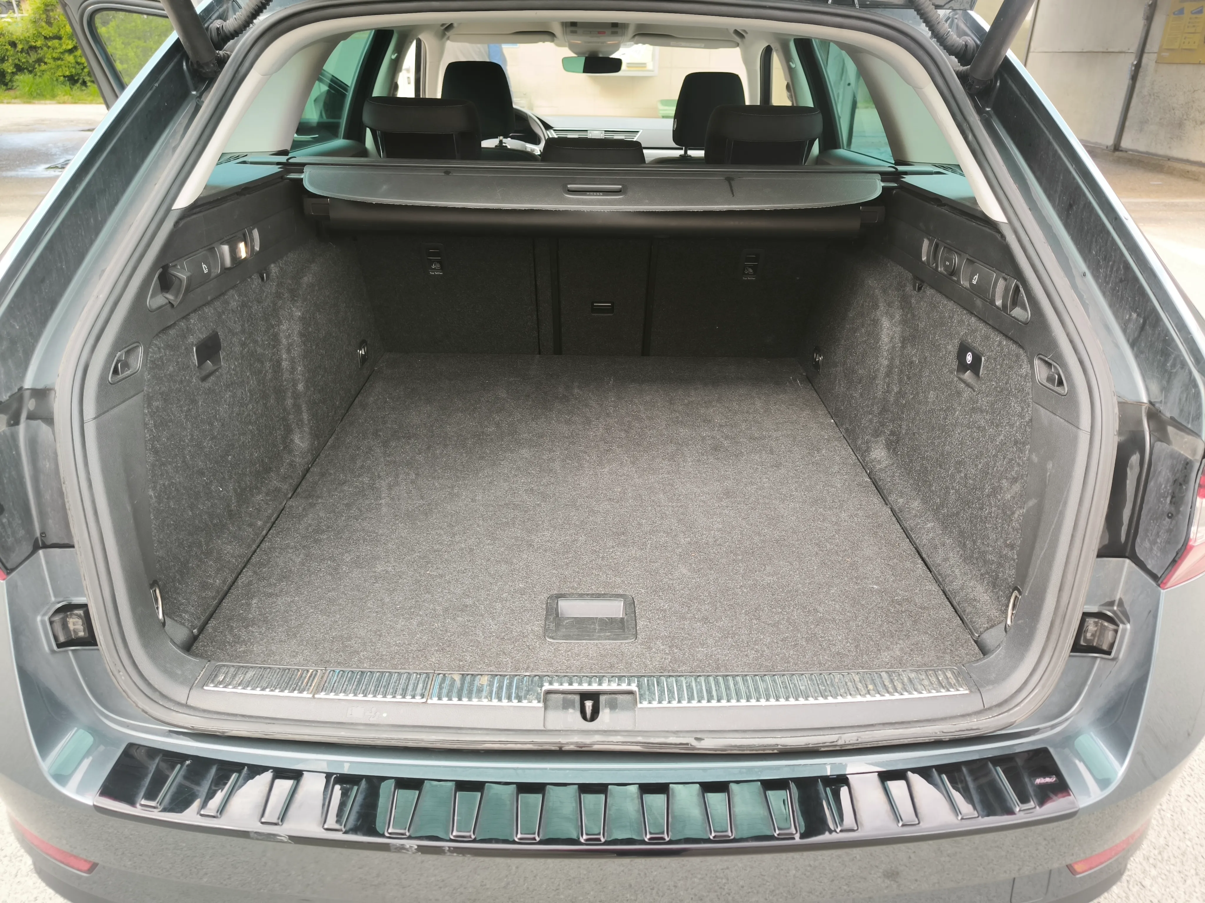 škoda superb combi 2,0 tdi, dsg, virtual, 140kw, ekstra stanje - slika 17