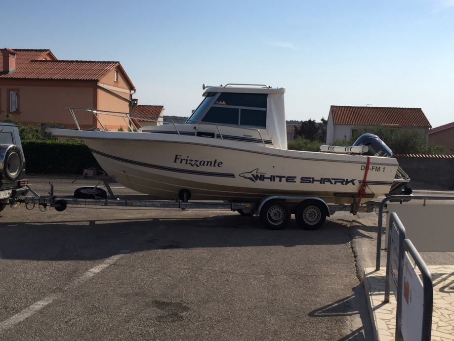 fisherman sa kabinom white sark 226 – moguca zamjena za veci - slika 6