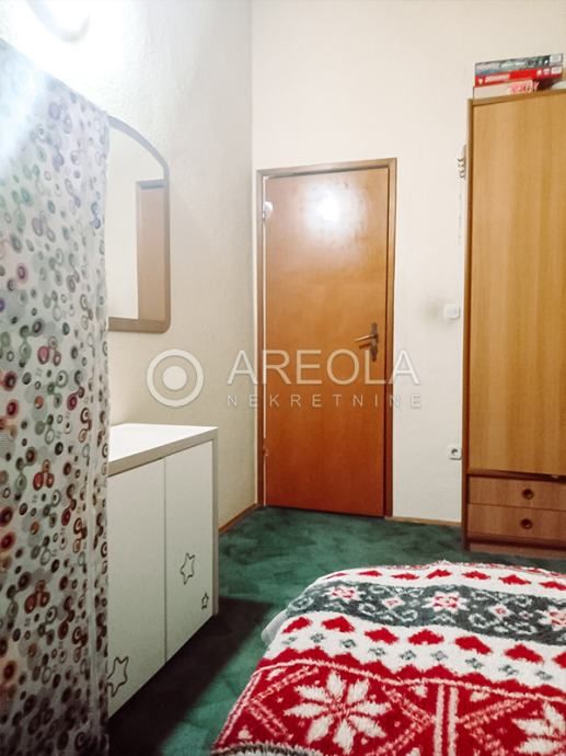 kaštel sućurac - komforan trosoban stan (terasa, roštilj, parking) - slika 9