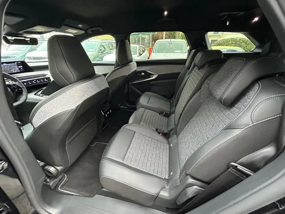 peugeot 5008 allure hybrid - 2025 - novi model - 15.000km - reg 1 god! - slika 13