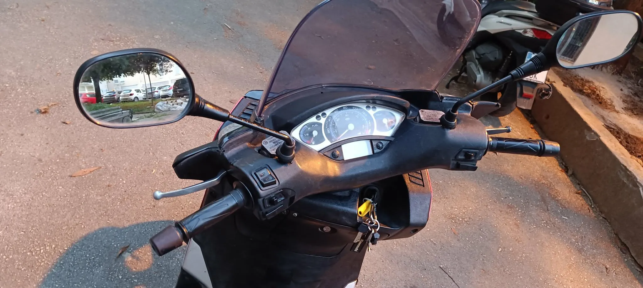 yamaha x-max 250 - slika 9