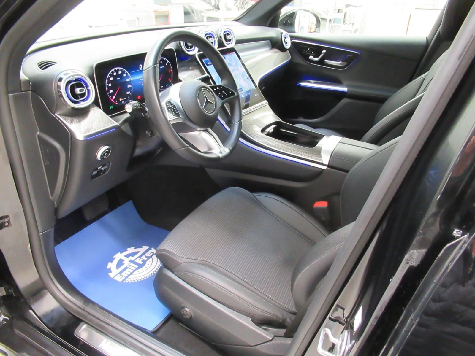 mercedes-benz glc 220 d 4matic avantgarde advanced plus - slika 17