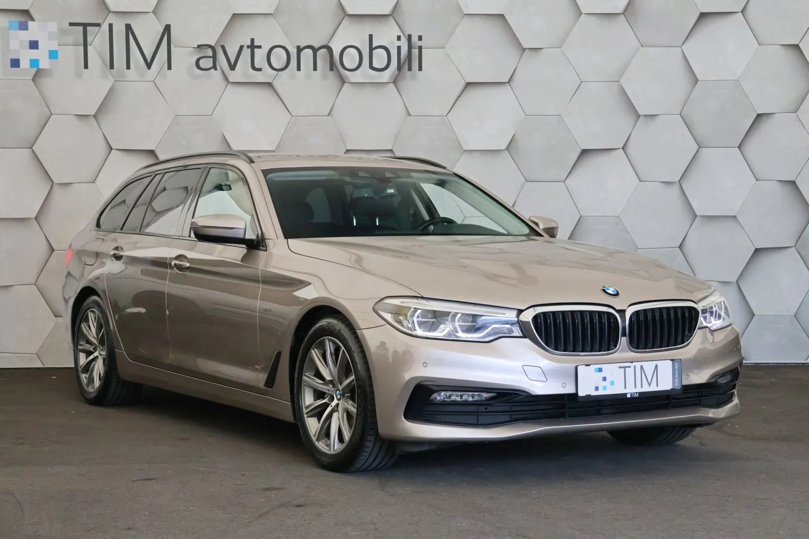 bmw serija 5 touring: 520da xdrive sportline 191km adapt.led virtual - slika 2